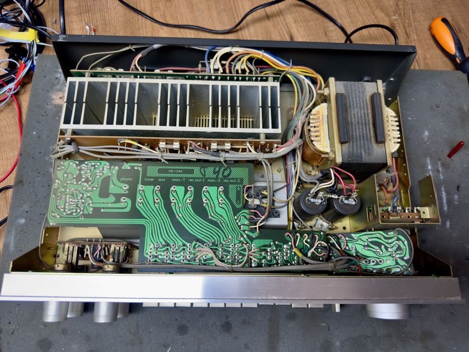 Luxman versterker open voorreparatie