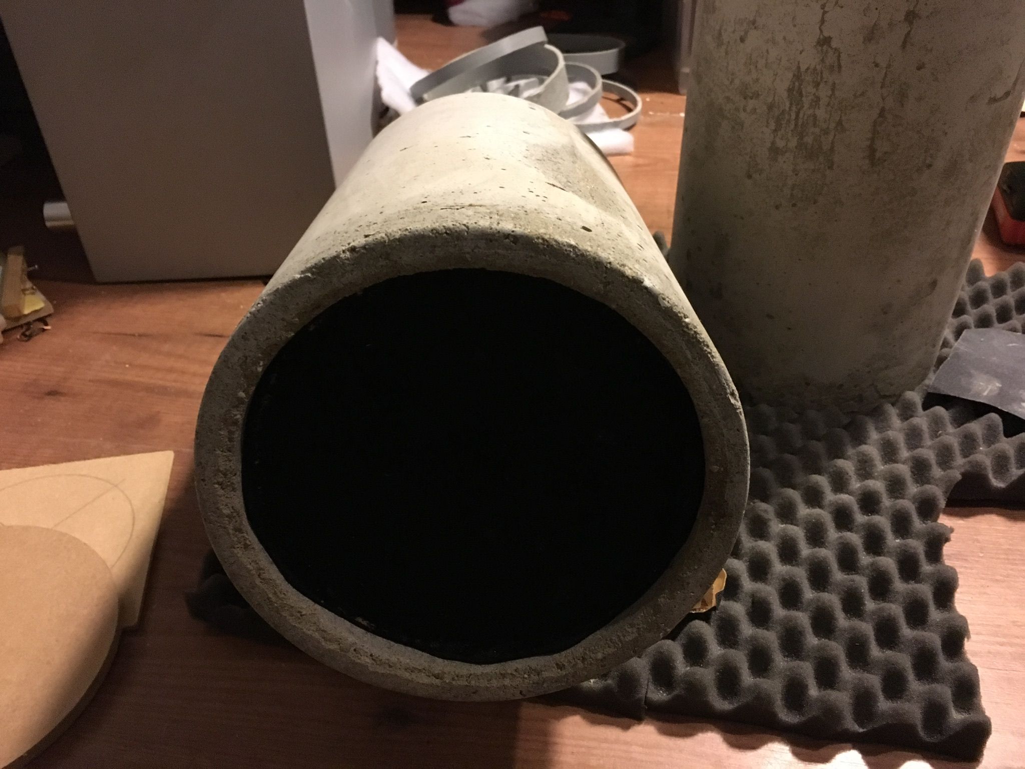 Betonnen behuizing van DIY speaker