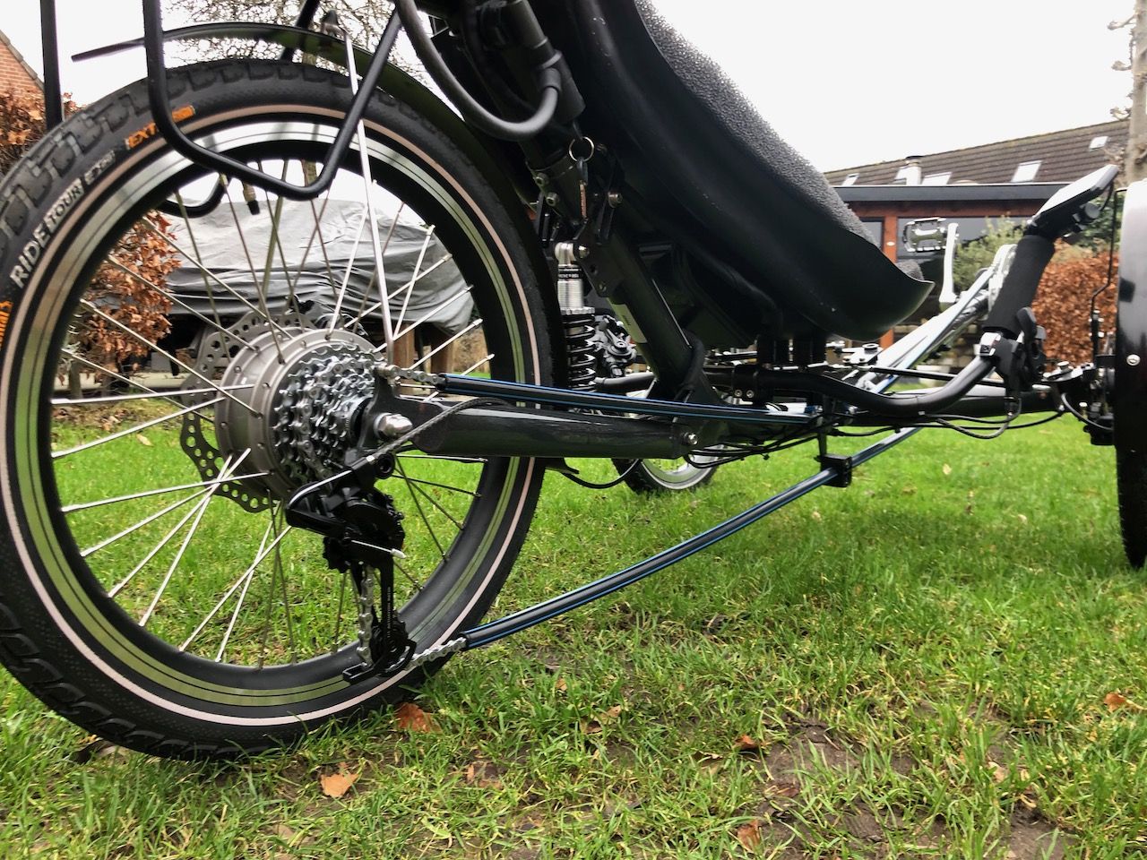 Ketting: Vooraanzicht: USVA Bike, driewieler trike męt trapondersteuning en aangepaste ligstoel