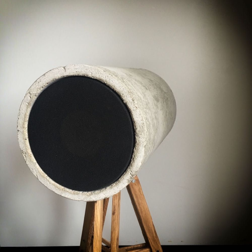 DIY zelfbouw betonnen luidspreker behuizing
