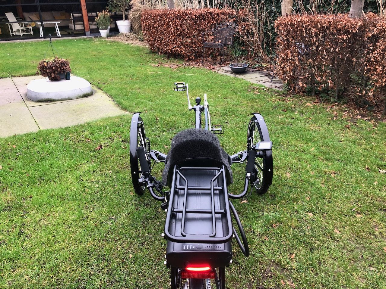 Achterlicht: USVA Bike, driewieler trike męt trapondersteuning en aangepaste ligstoel