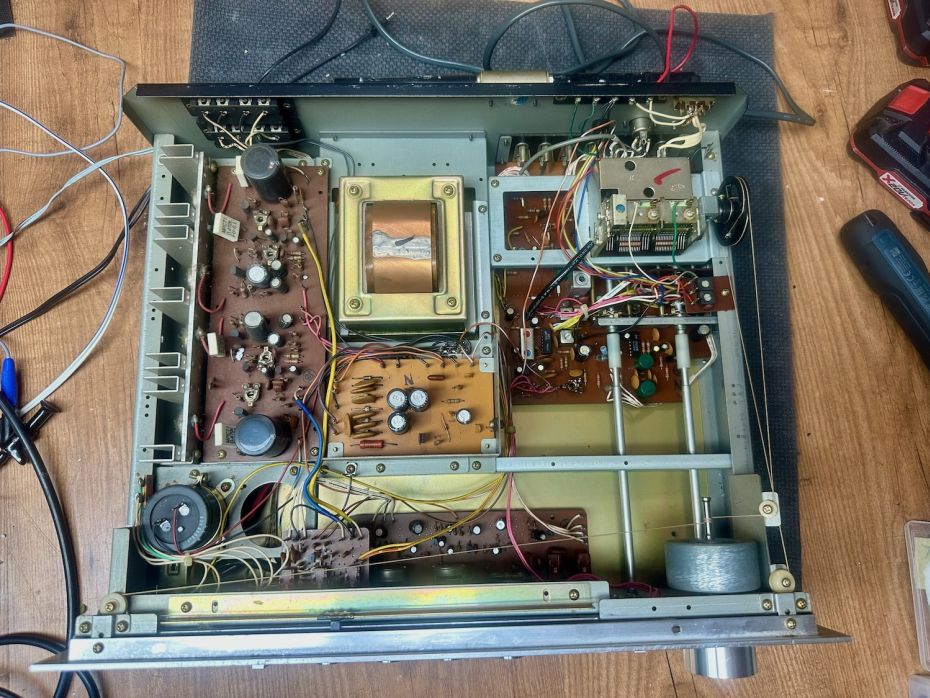 Akai AA-1020L recap en service