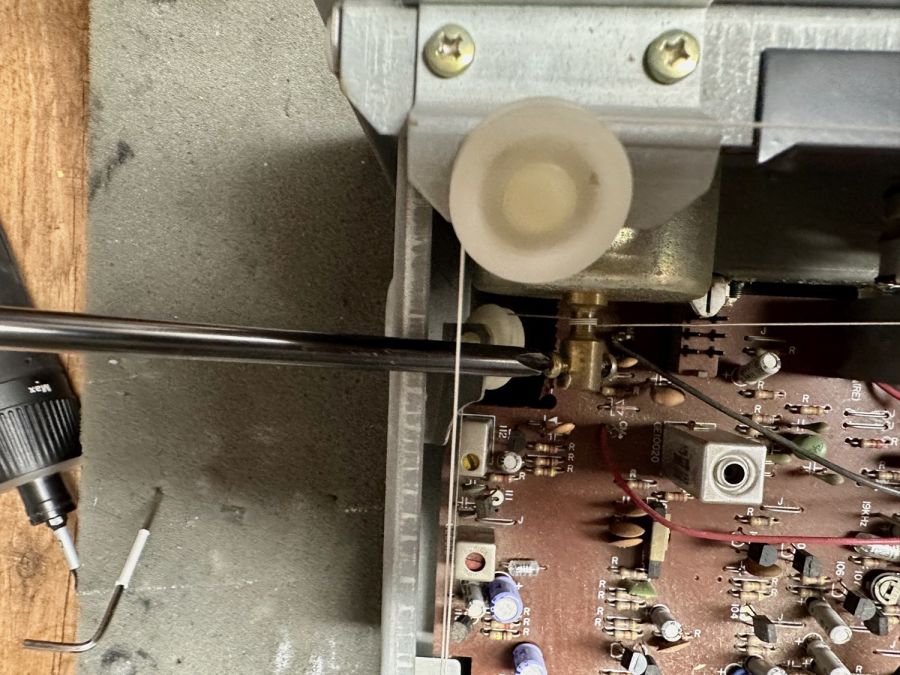 As schroefjes Yamaha receiver losmaken