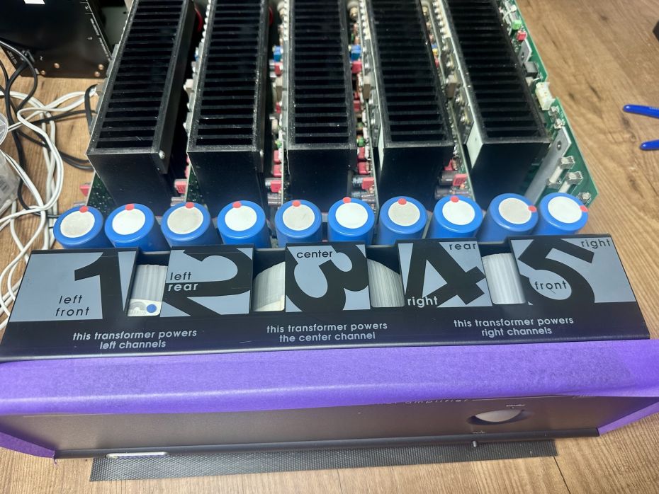 PROCEED 5 eindversterker open ter reparatie