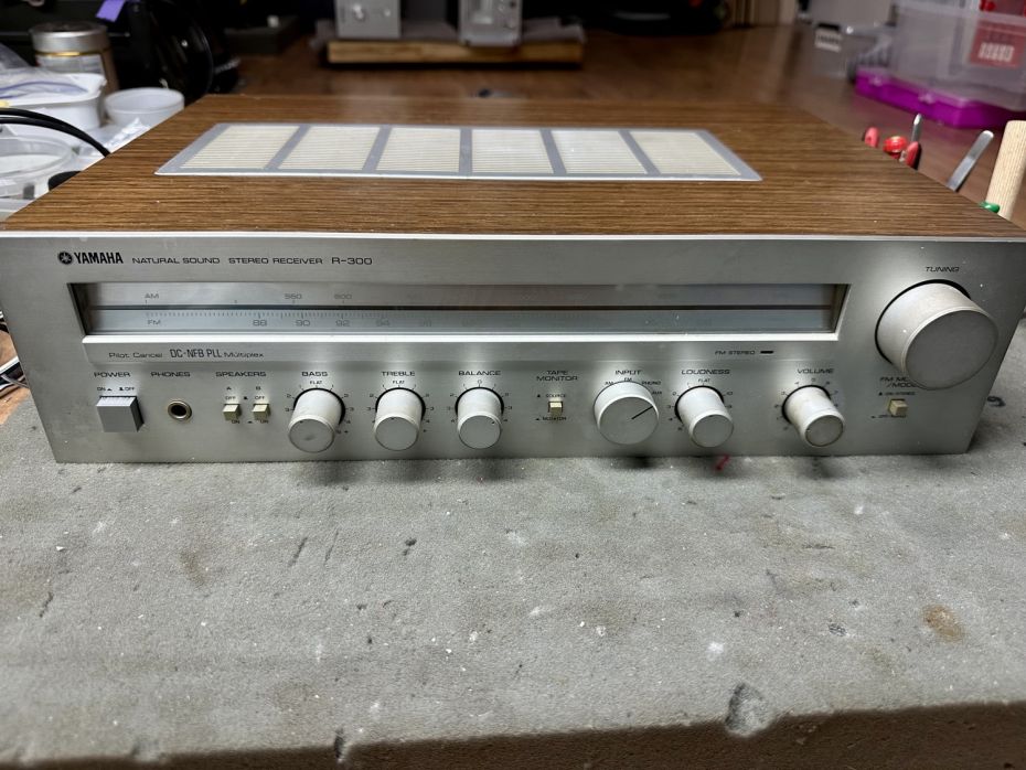 Yamaha R-300 receiver ter service