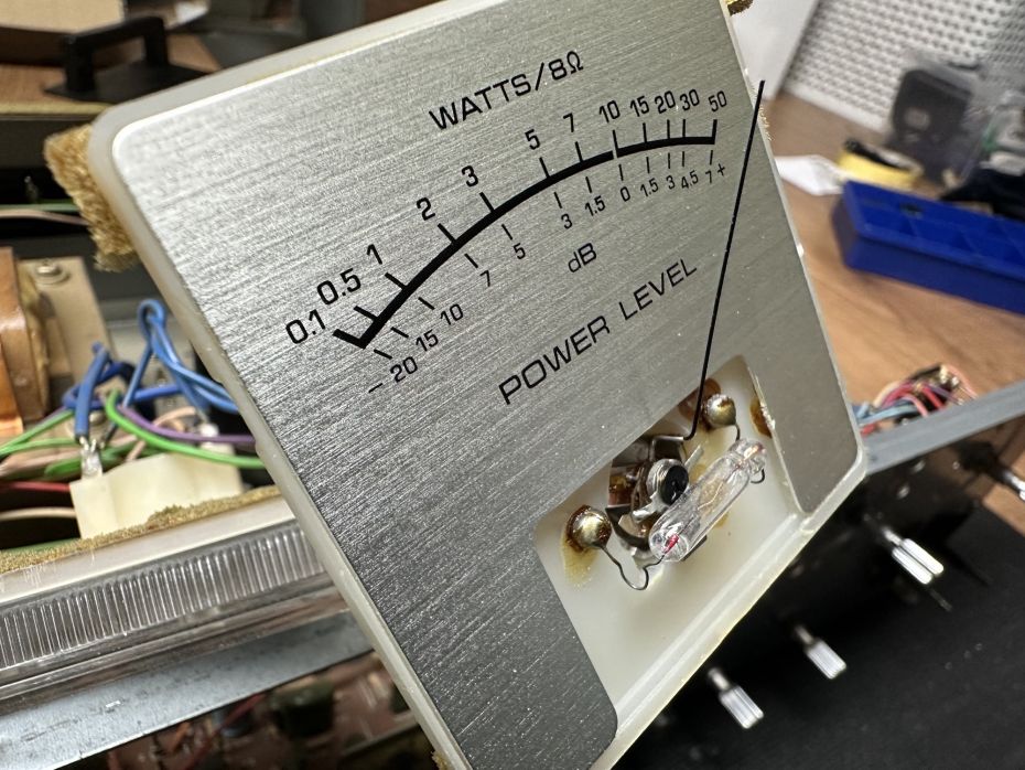 Fisher CA-7000 versterker vu meters defect