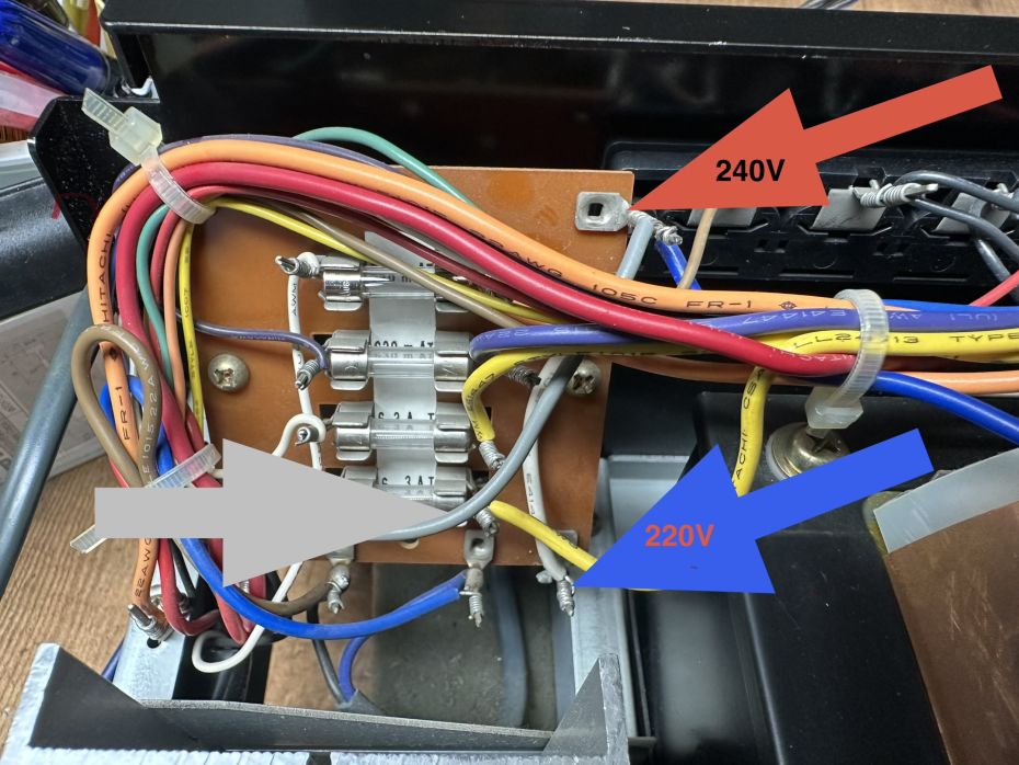 Akai AM-2800 open ter onderhoud, service, recap en reparatie