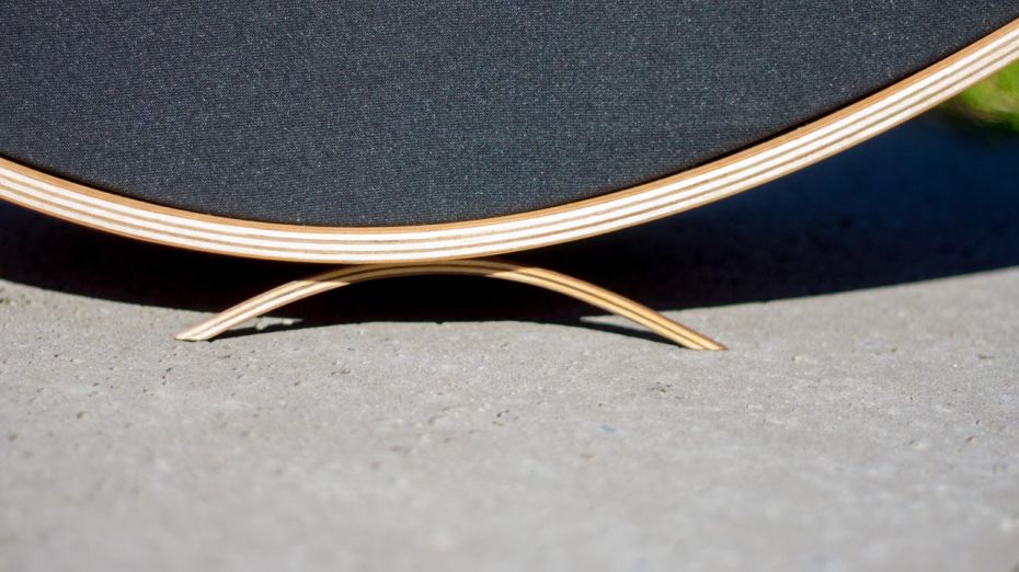 Voet van BT speaker houtfineer