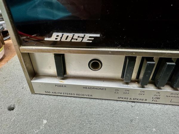 Vieze knoppen van Bose 550