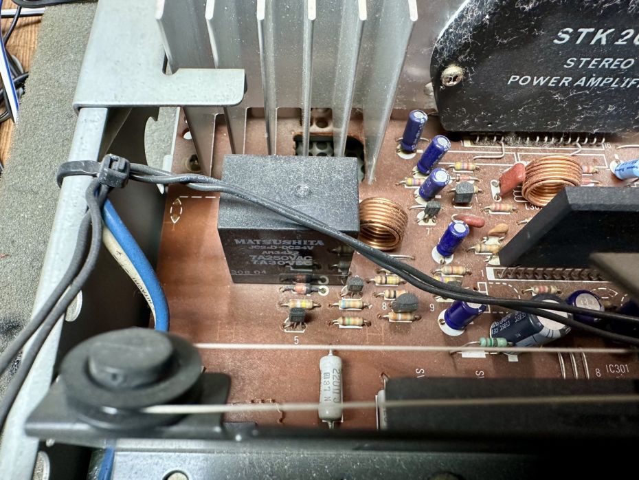 Relais van Yamaha R-300 receiver