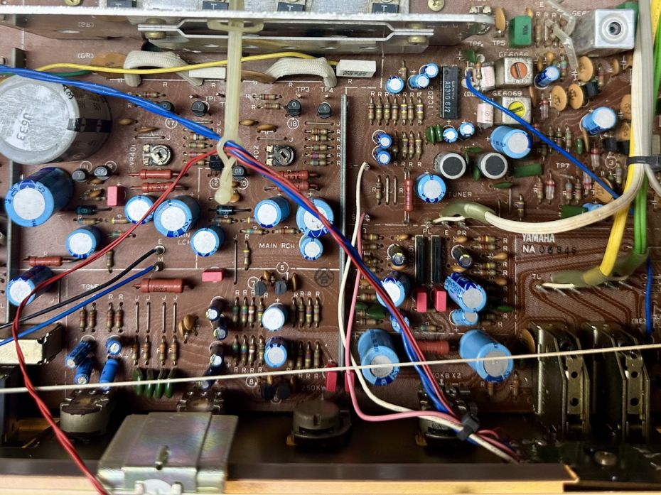 Yamaha receiver CR-200e nieuewe koppelcondensatoren