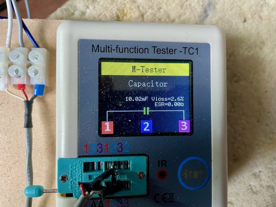 Condensator van de voeding is nog in perfecte conditie