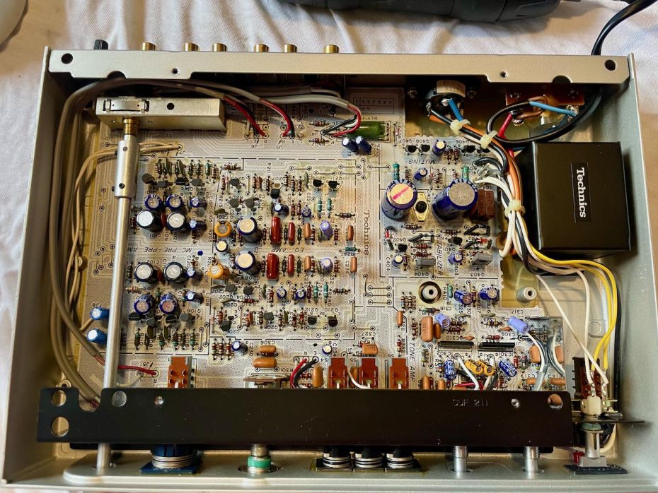 SU-C01 technics vóórversterker.