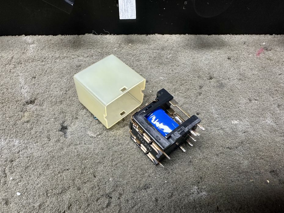 Yamaha CA-V1 relais open om schoon te maken.