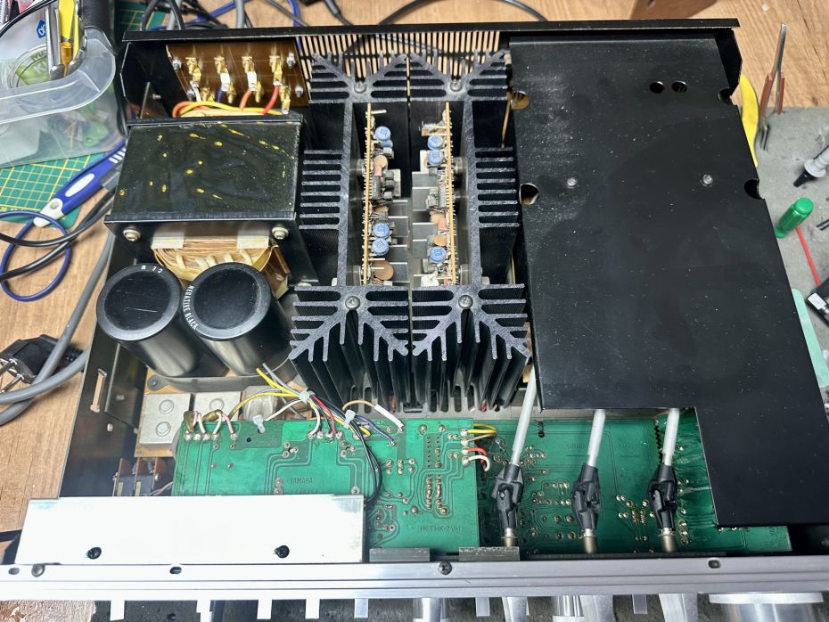 Yamaha CA-2010 open
