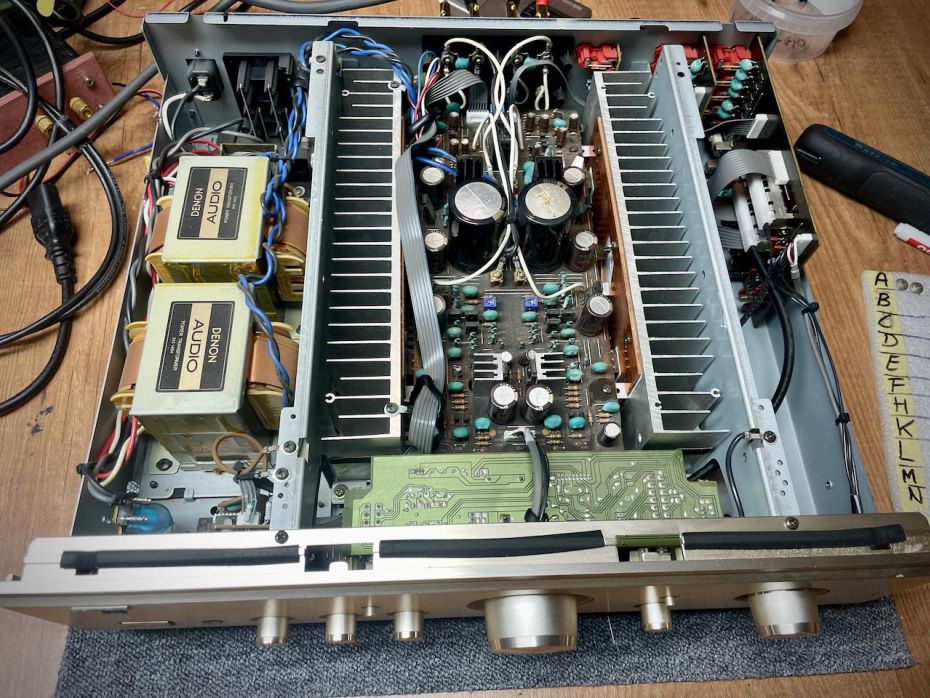 Denon 1500 versterker binnenkant