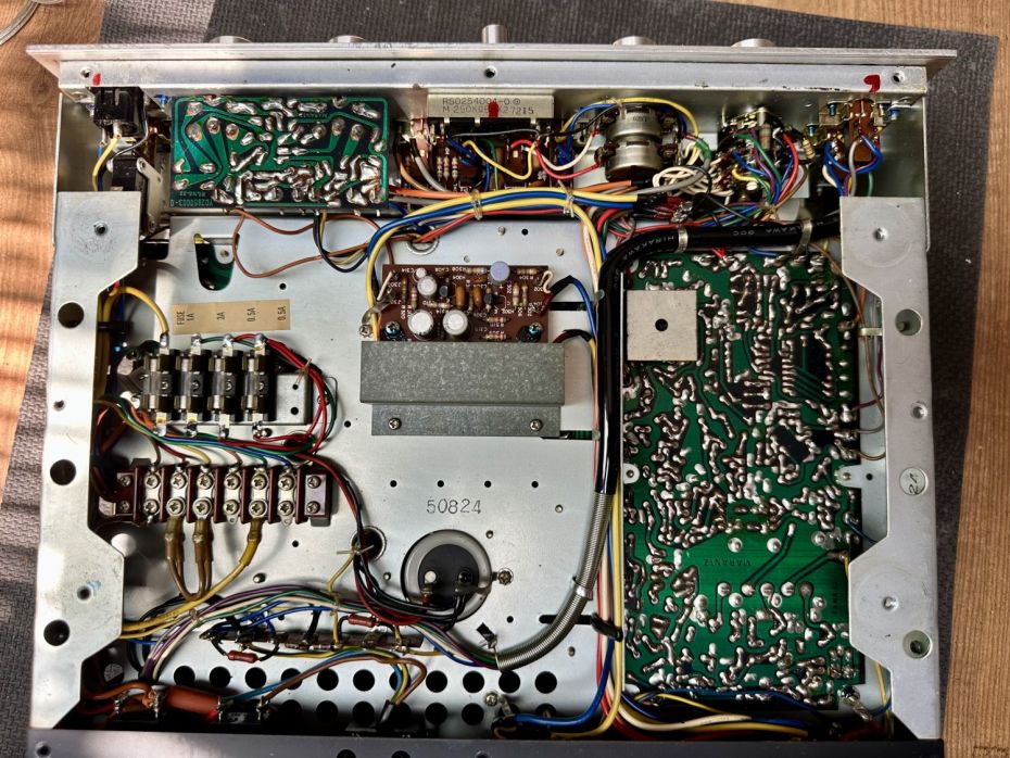 Marantz Model 2010 onderkant