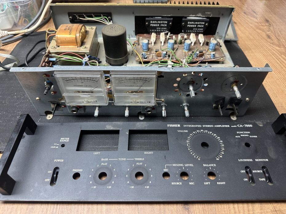 Fisher CA-7000 versterker open ter reparatie