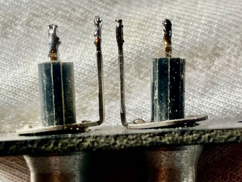 Defecte cinch (tulp) contacten in de versterker