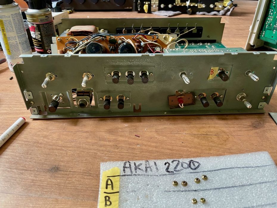 Akai AM-2200 open ter revisie