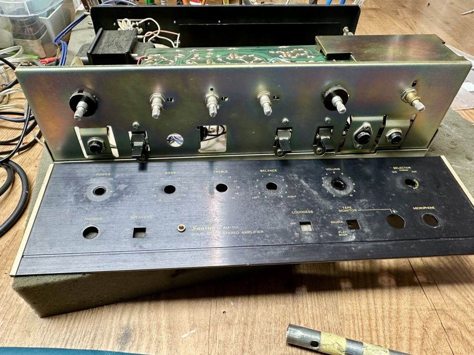 Sansui AU-101 ter reparatie