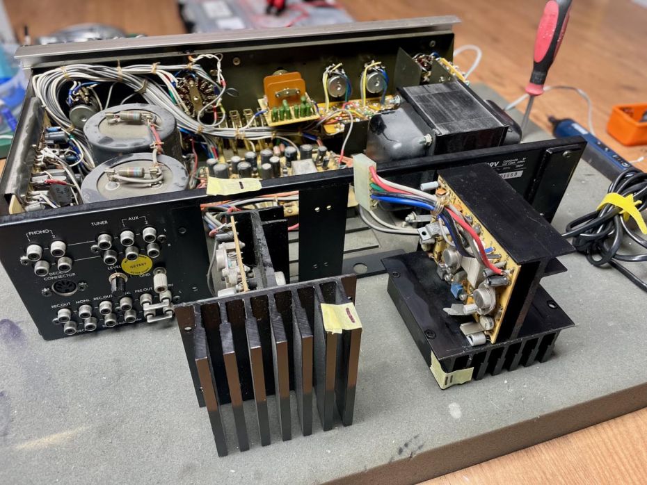 Luxman L-309V versterker koelprofiel en printplaat