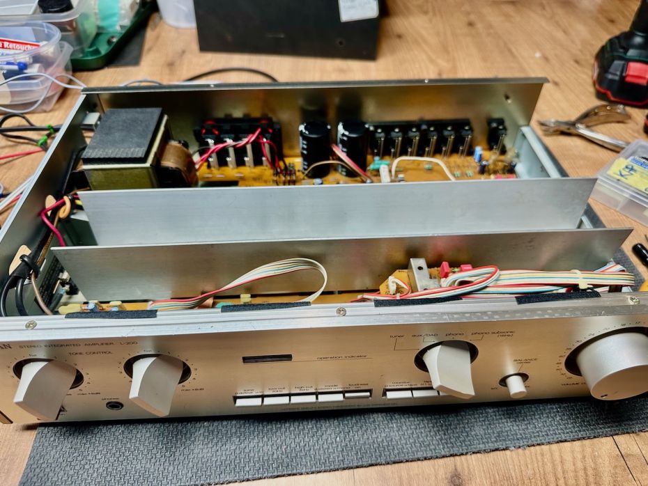 Luxman L200 versterker recap en service