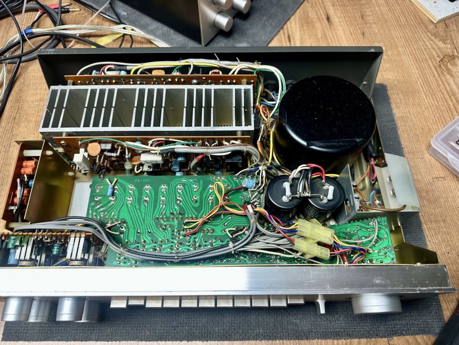 Luxman L-5 versterker open