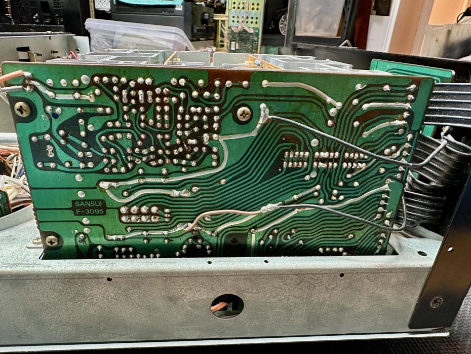 Sansui AU-719 open ter reparatie