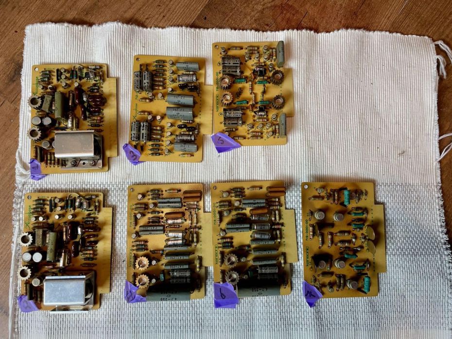 Alle printplaten uit de C-200 Accuphase versterker gehaald