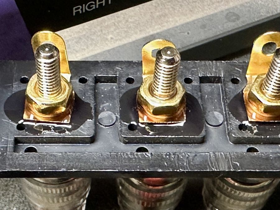 Luidsprekeraansluiting aanpassen