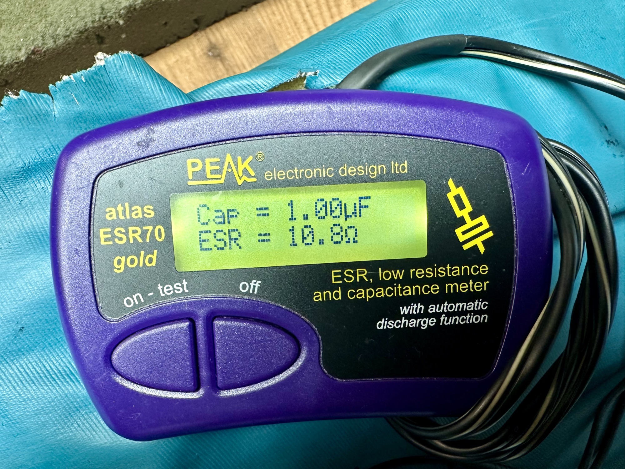 Weergave capaciteit en ESR van een koppelcondensator. Slechte ESR waarde!