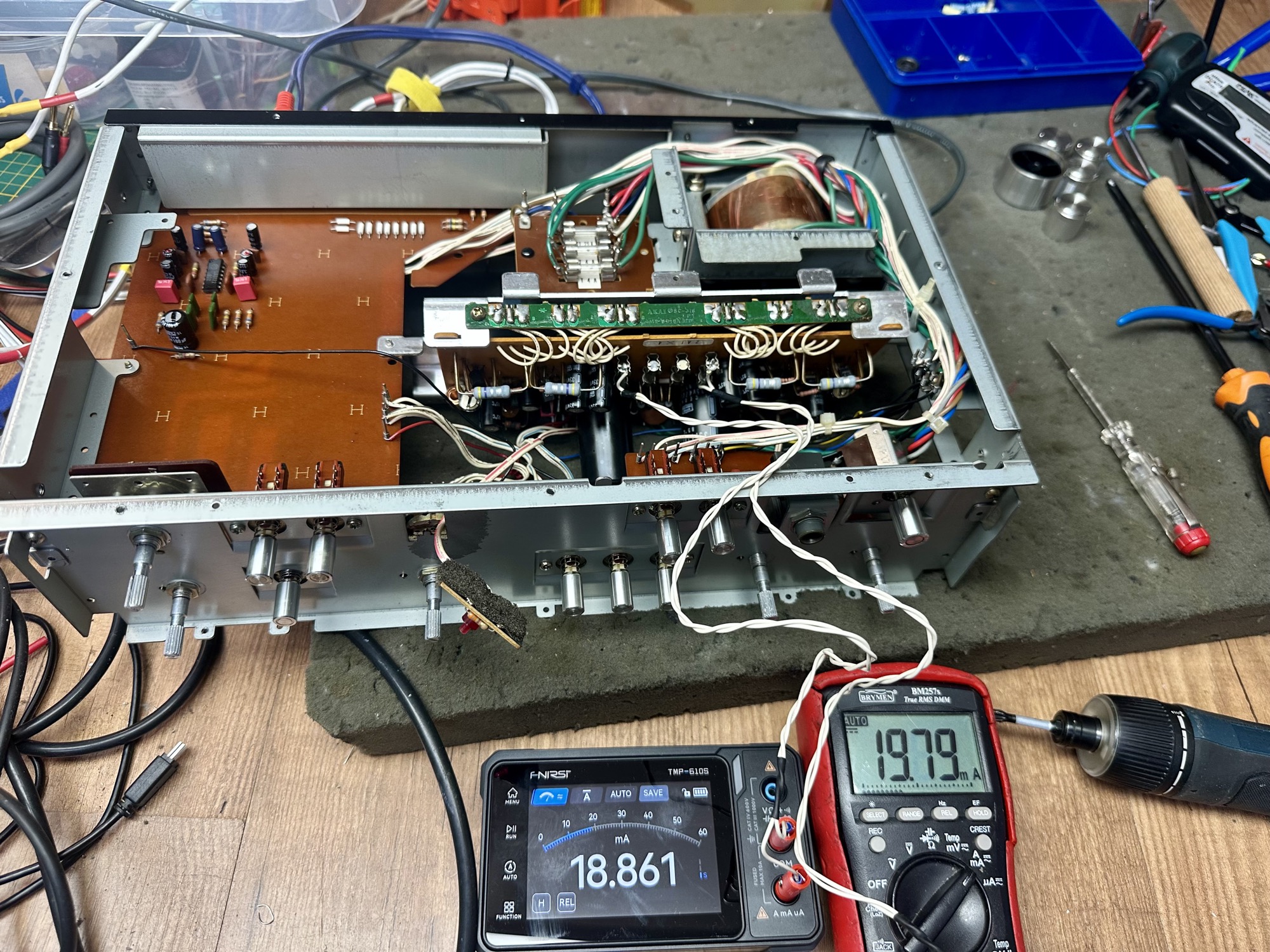 BIAS van Akai AM-2200 versterker afstellen op +/- 20mA
