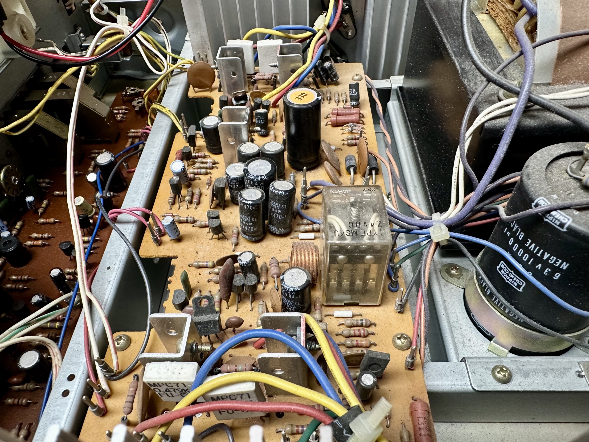 Eindversterker printplaat van Akai AM-2800