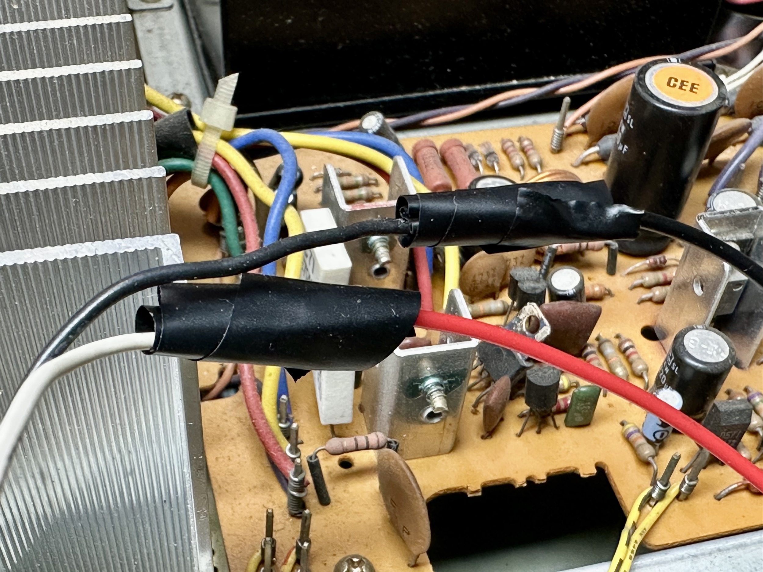 Akai AM 2800 verlichting aansluiting