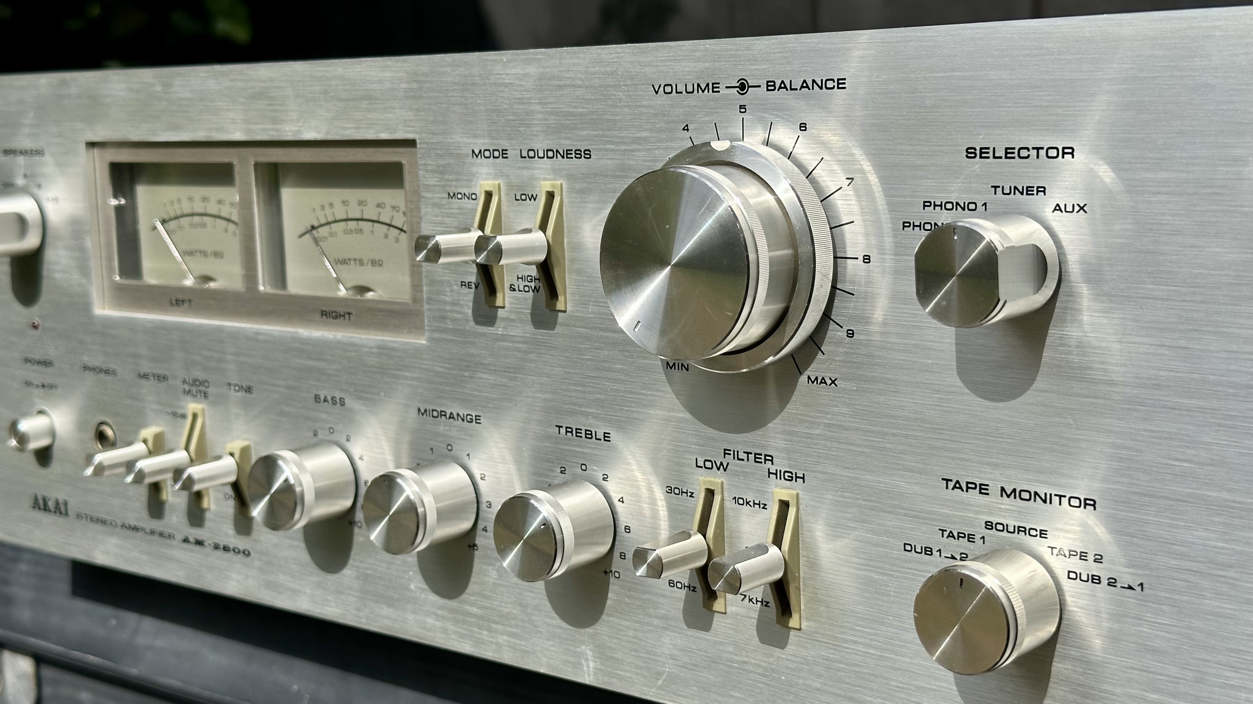 Akai AM-2800 gerepareerd en gepoetst. In nieuwstaat