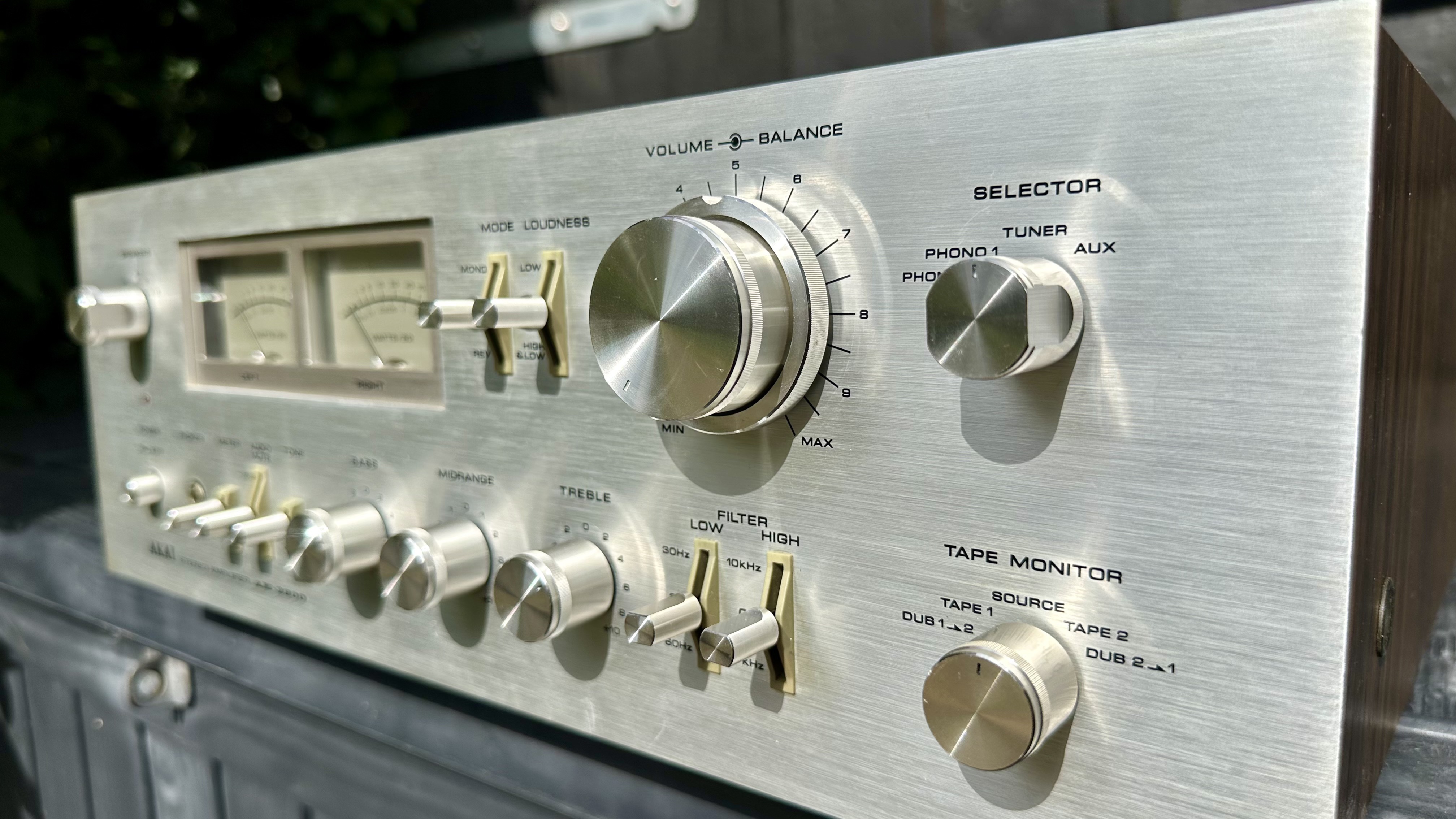 Akai AM-2800 gerepareerd en gepoetst. In nieuwstaat