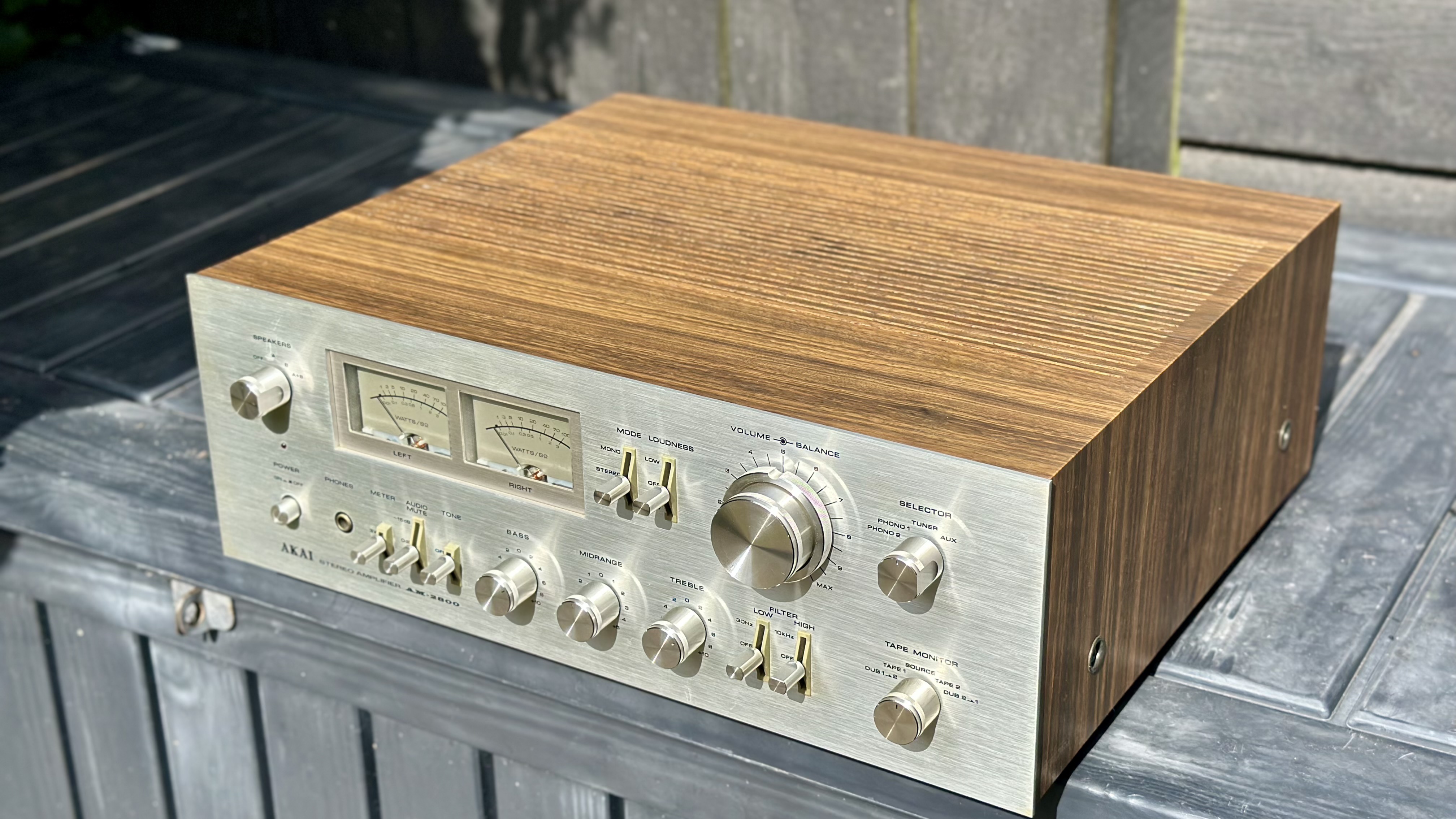 Akai AM-2800 gerepareerd en gepoetst. In nieuwstaat