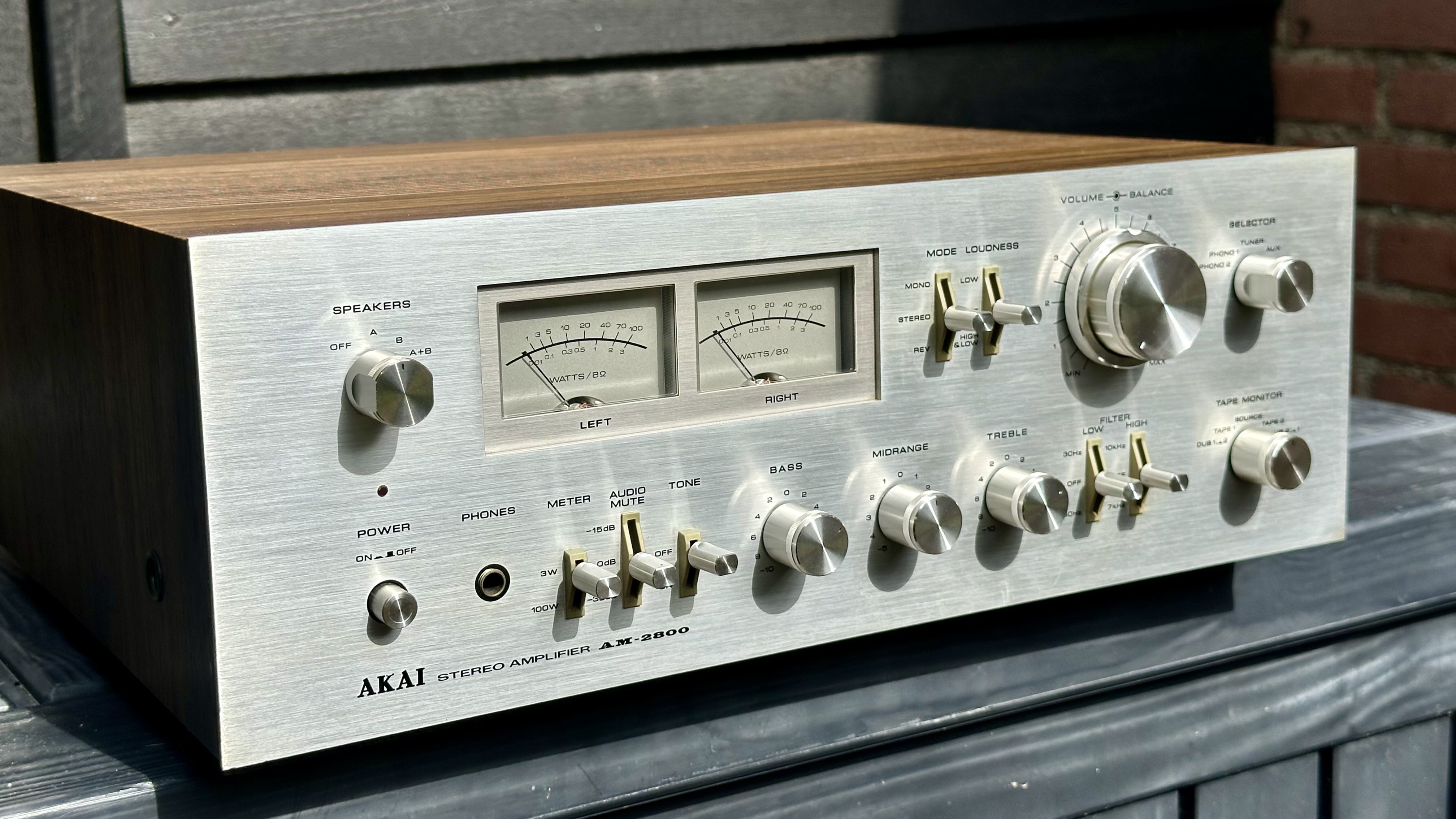 Akai AM-2800 gerepareerd en gepoetst. In nieuwstaat
