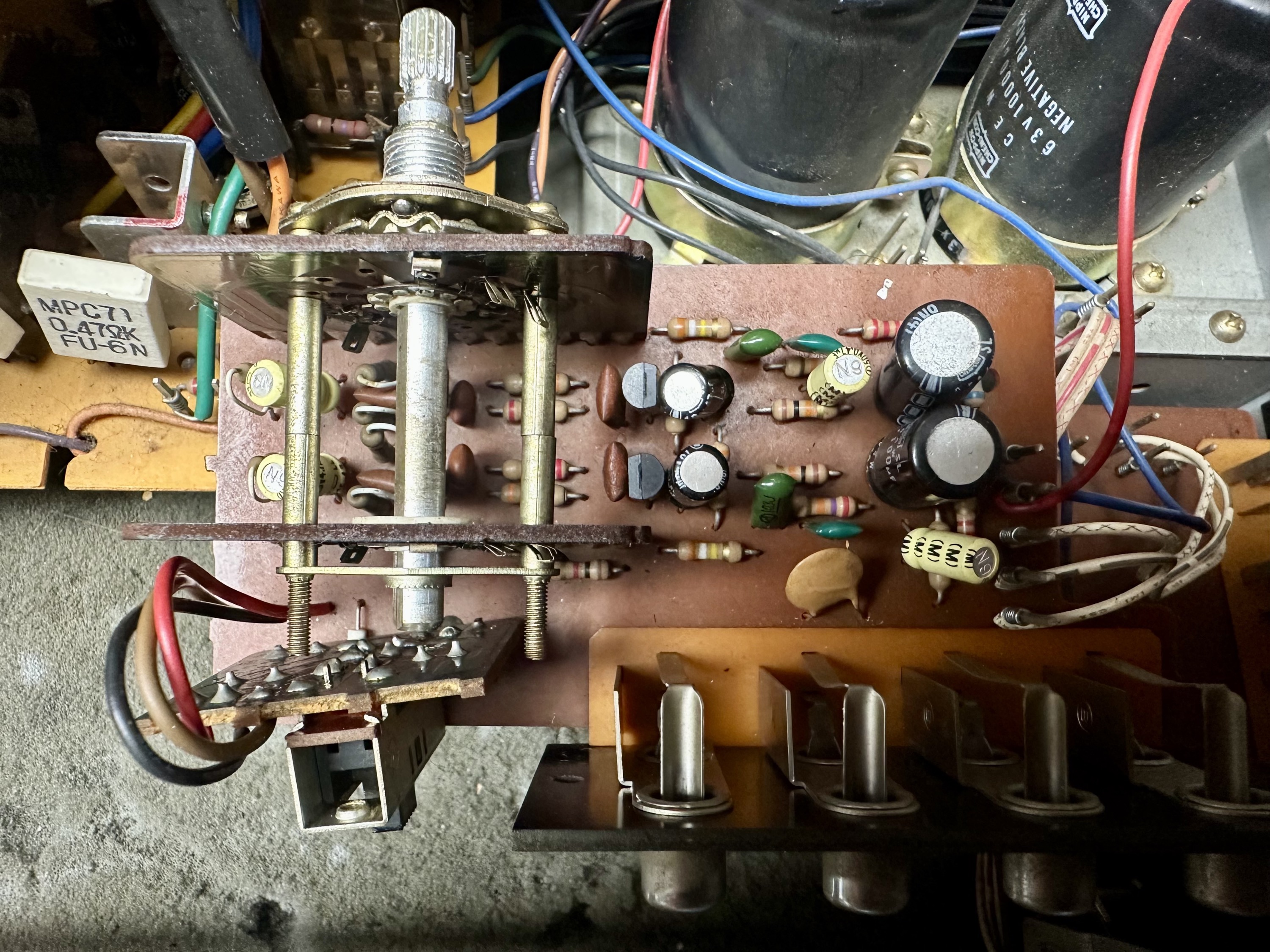 Phono ingang van Akai am-2800 printplaat