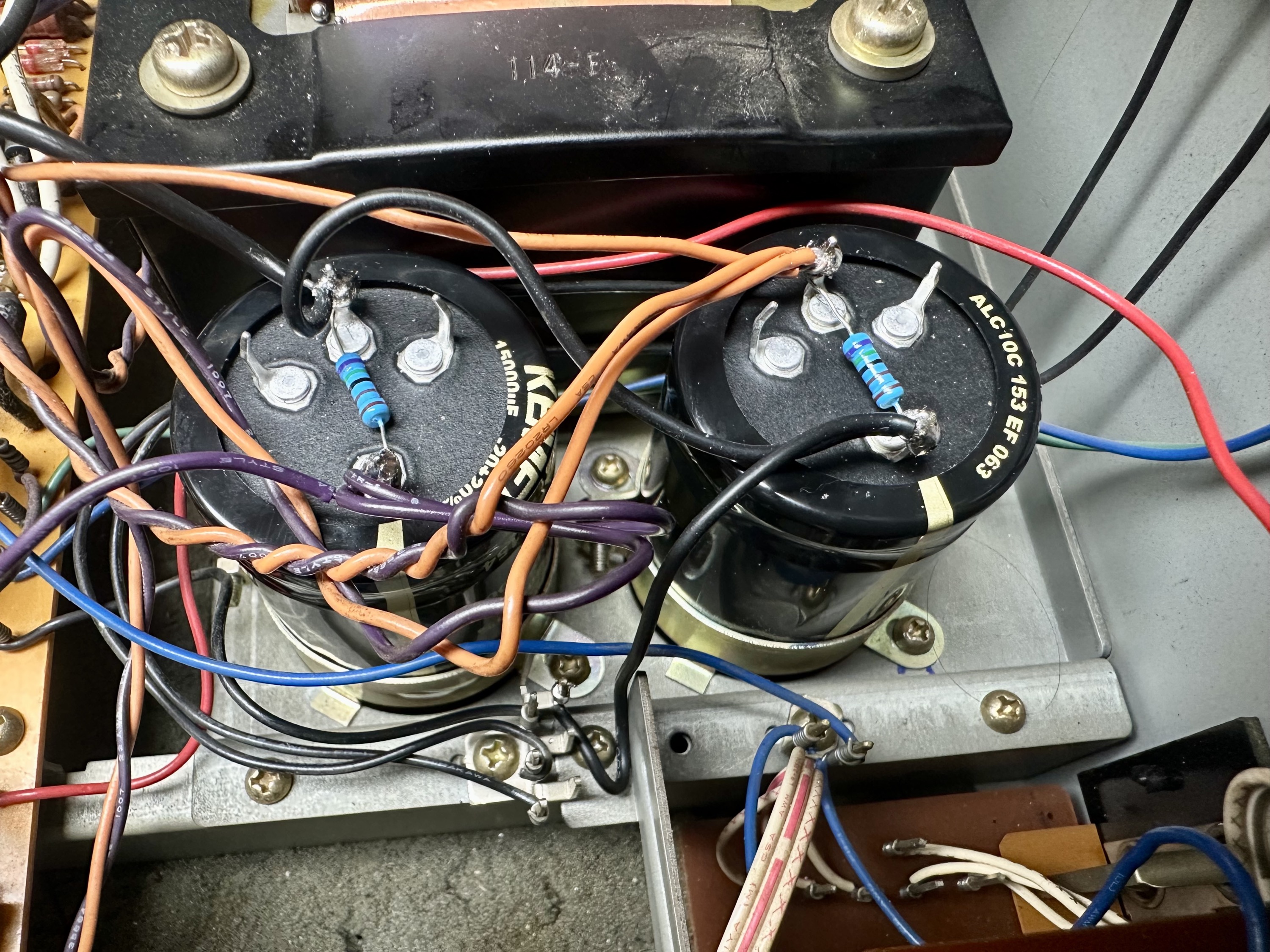 Nieuwe 15.000uF elco's in AM-2800 versterker
