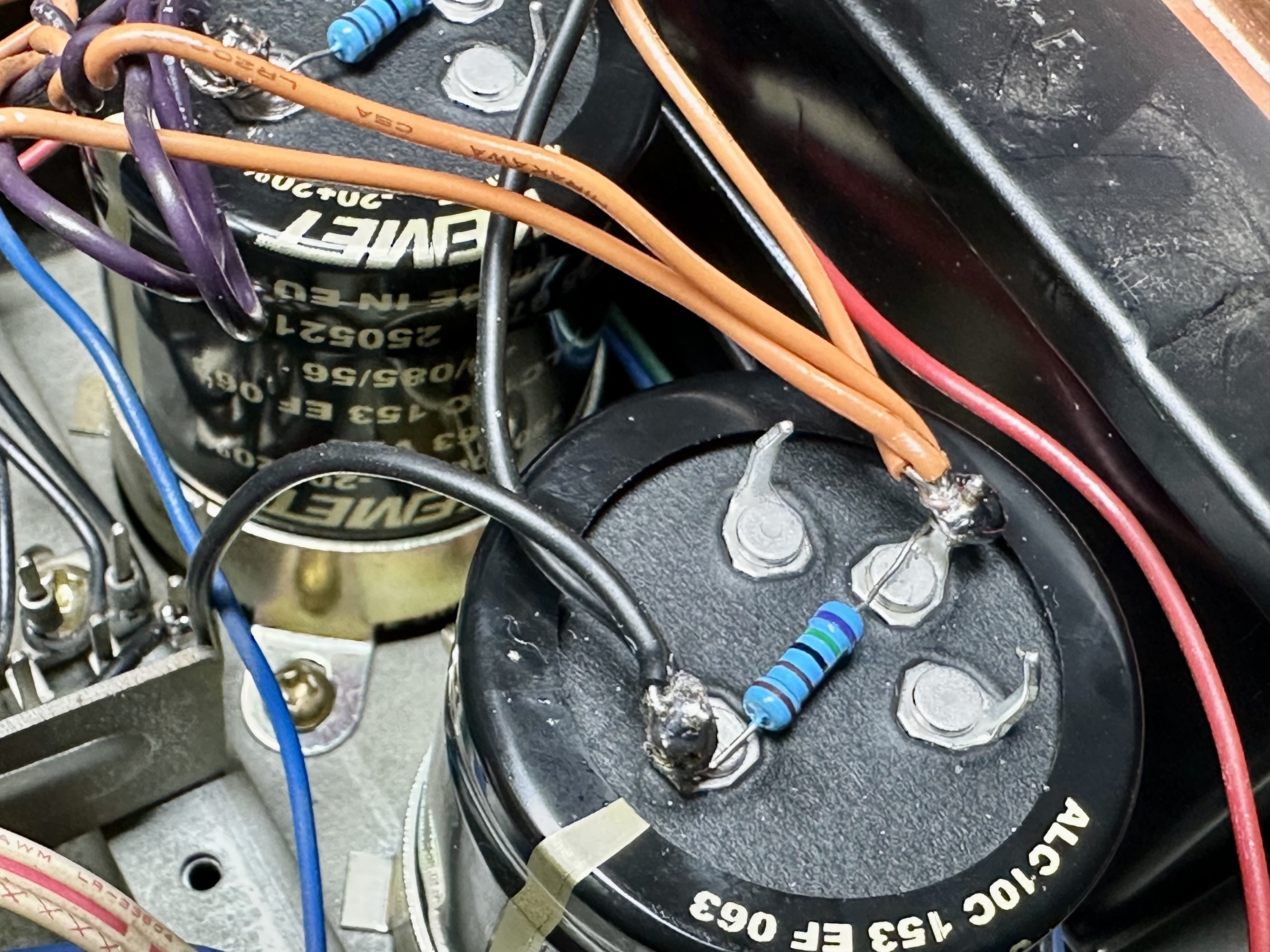 Nieuwe 15.000uF elco's in AM-2800 versterker