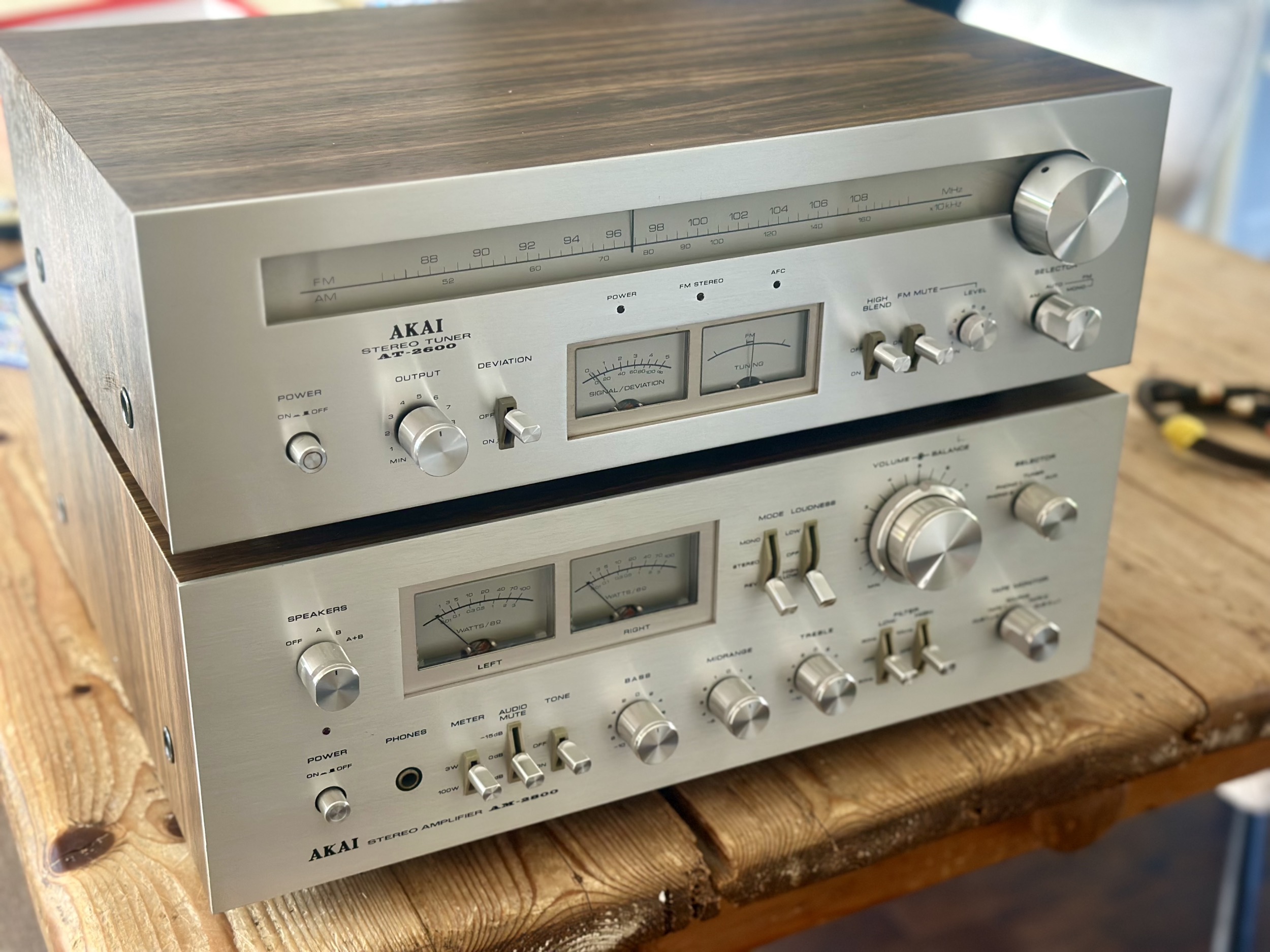 Akai AT-2600 tuner en AM-2800 versterker
