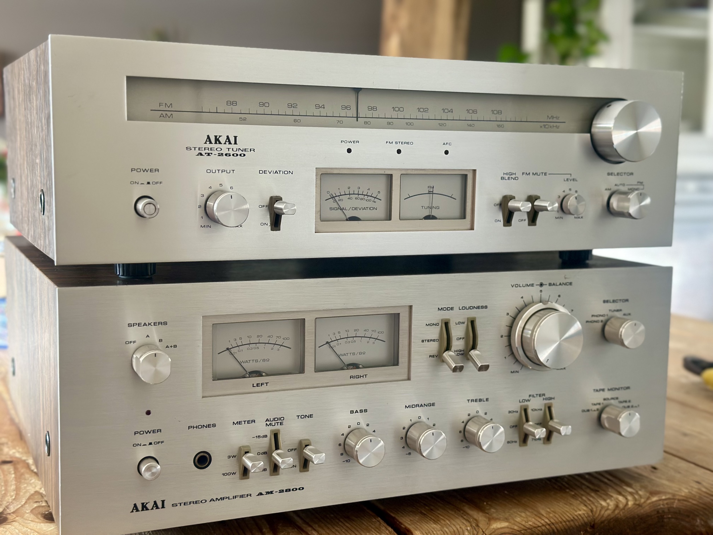 Akai AT-2600 tuner en AM-2800 versterker