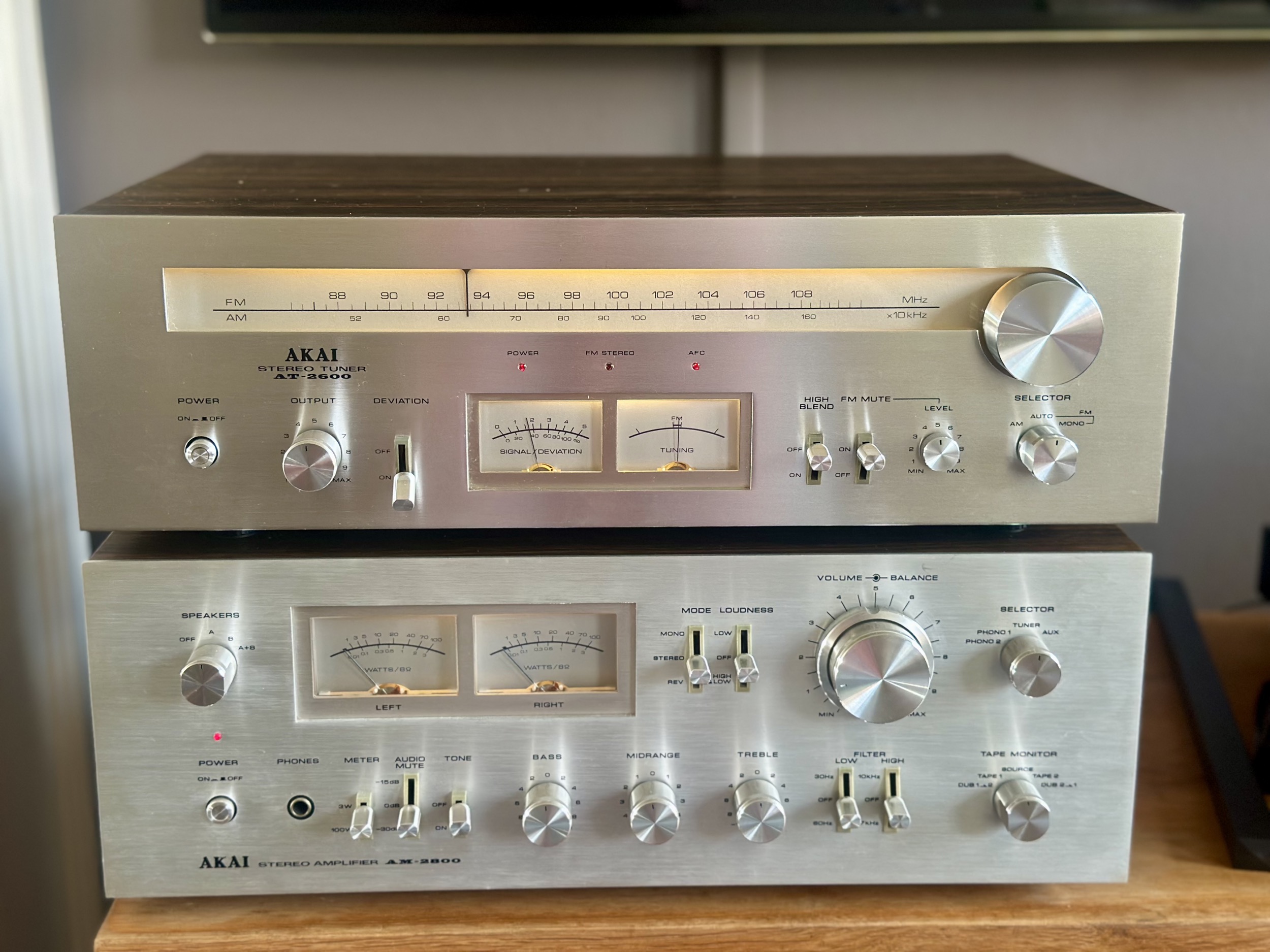 Verlichting in Akai AT-2600 tuner en AM-2800 versterker