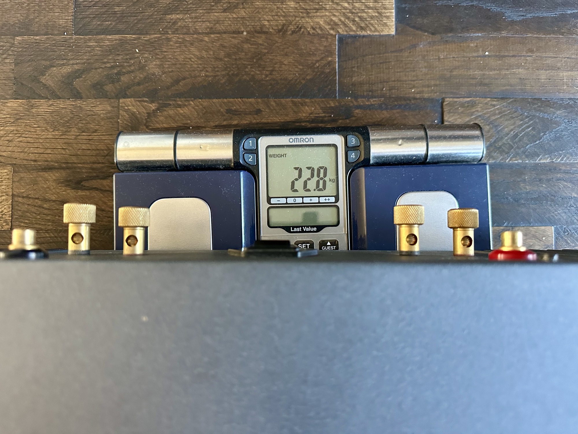 22,8kg zware Duson A 10 op de weegschaal