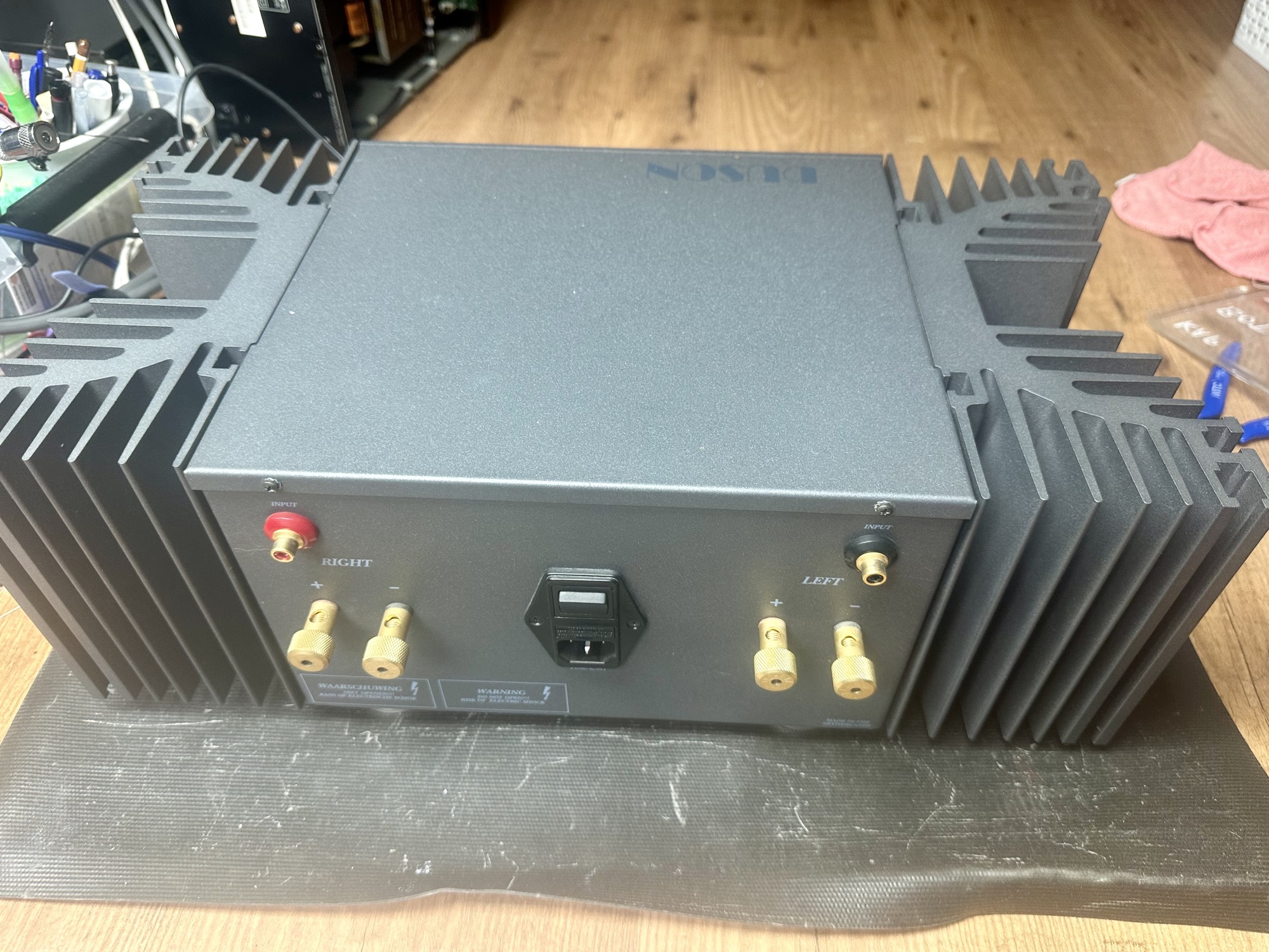 Achteraanzicht DUSON A 10 2x 45 watt class A versterker