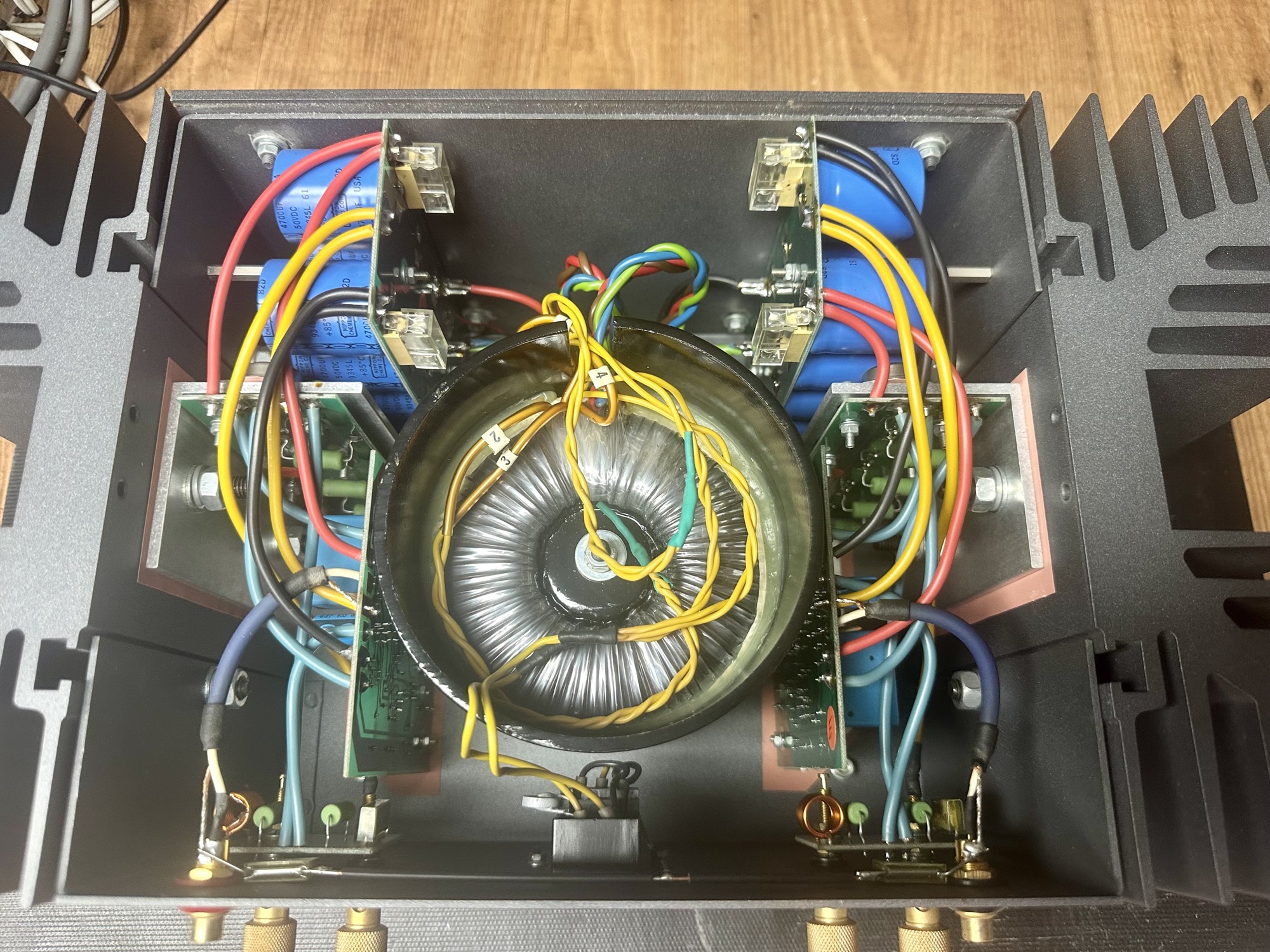 Binnenkant DUSON A 10 2x 45 watt class A versterker