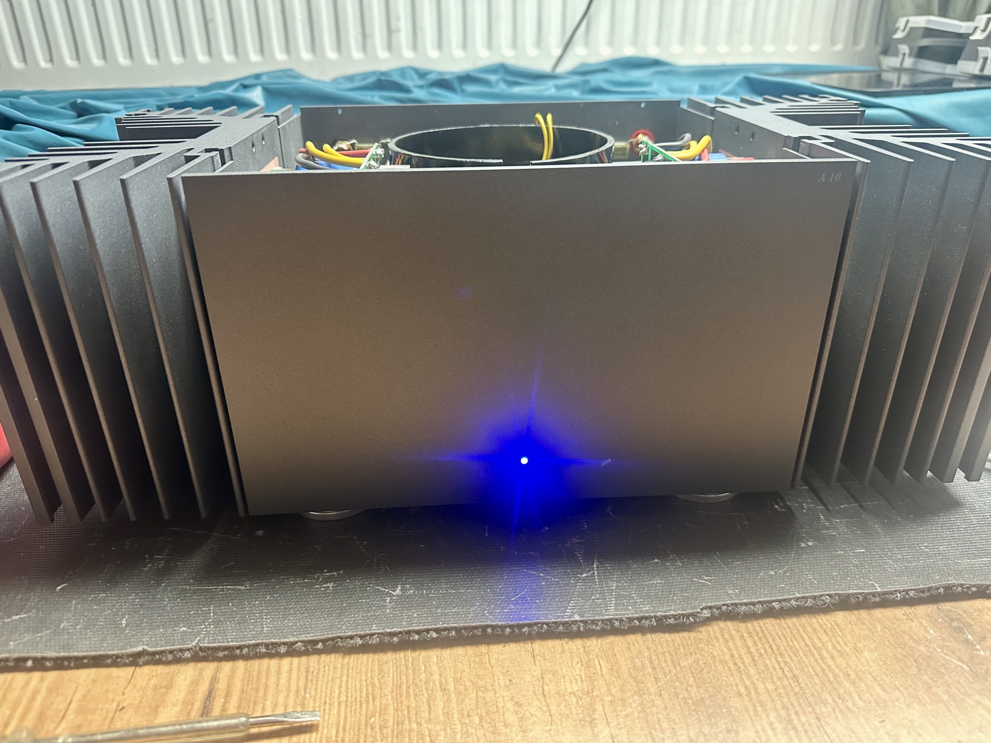 Blauwe led vervangen van DUSON A 10 2x 45 watt class A versterker