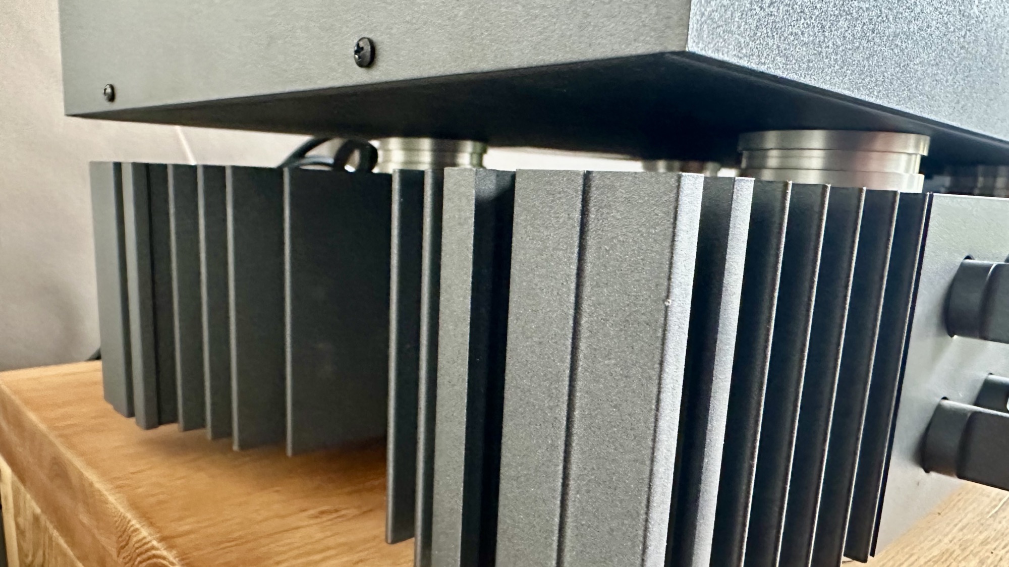 Koelprofiel van DUSON PA 100 Class A versterker